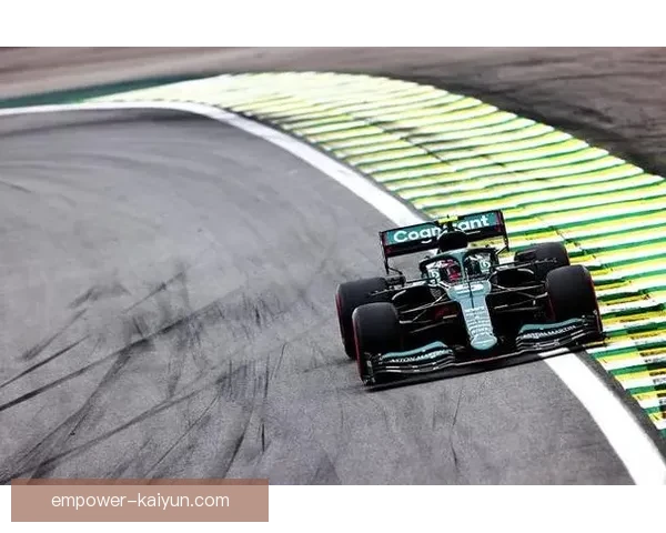 F1赛季最新动态车队博弈升级冠军之争白热化引爆全球车迷关注焦点