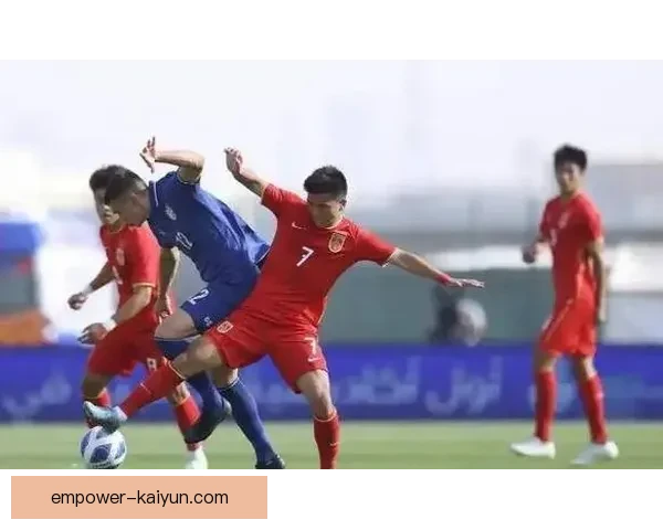 中国足球队备战亚洲杯 目标冲击四强 新帅战术布局初见成效