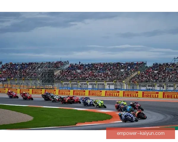 摩托车大奖赛最新动态：车手争夺激烈 技术革新引领赛道革命