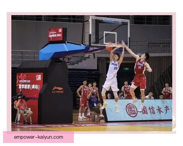 CBA季后赛激烈对决三分大战掀起球迷热情新高潮