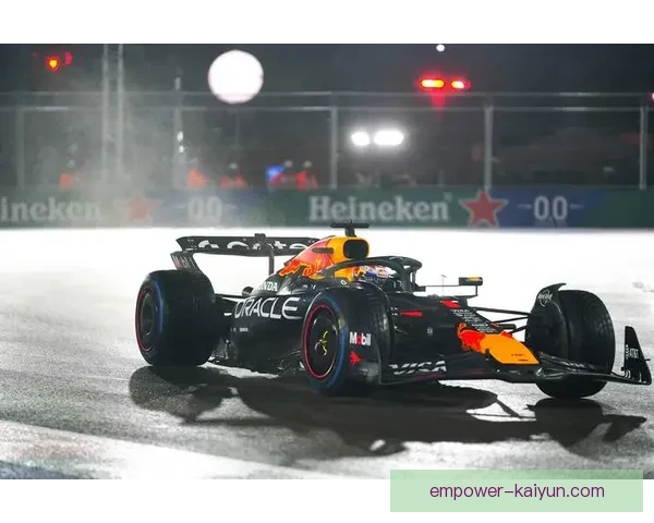 F1赛季激烈角逐，红牛车队再度霸占领奖台，梅赛德斯与法拉利全力追赶