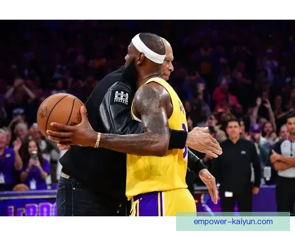 湖人逆转勇士比赛精彩瞬间詹姆斯助攻引发全场欢呼